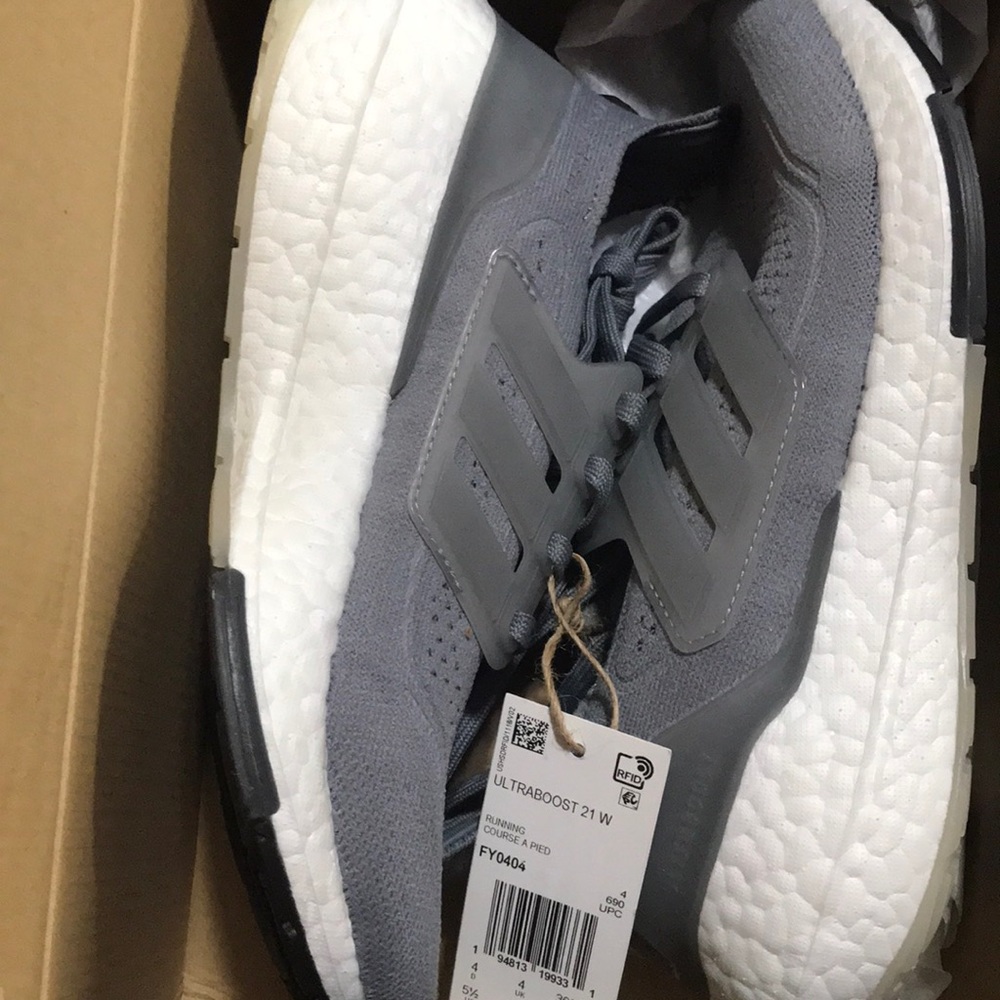 NEW Addias Ultraboost 21 W 5.5 Youth 7 women  Primeblue Running shoe BNiB new